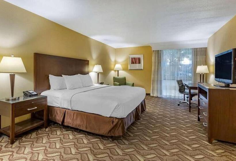 هتل Clarion Inn & Suites