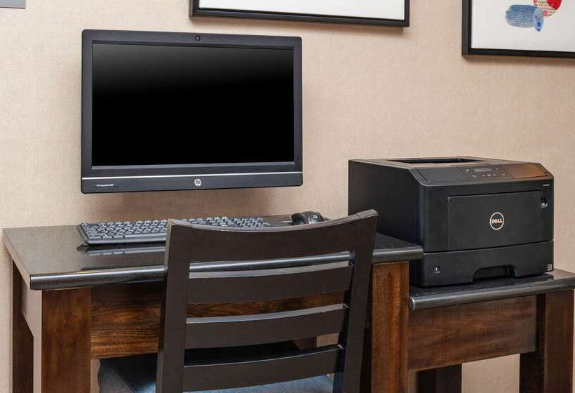 בית מלון כפרי Clarion Pointe Harrisonburg