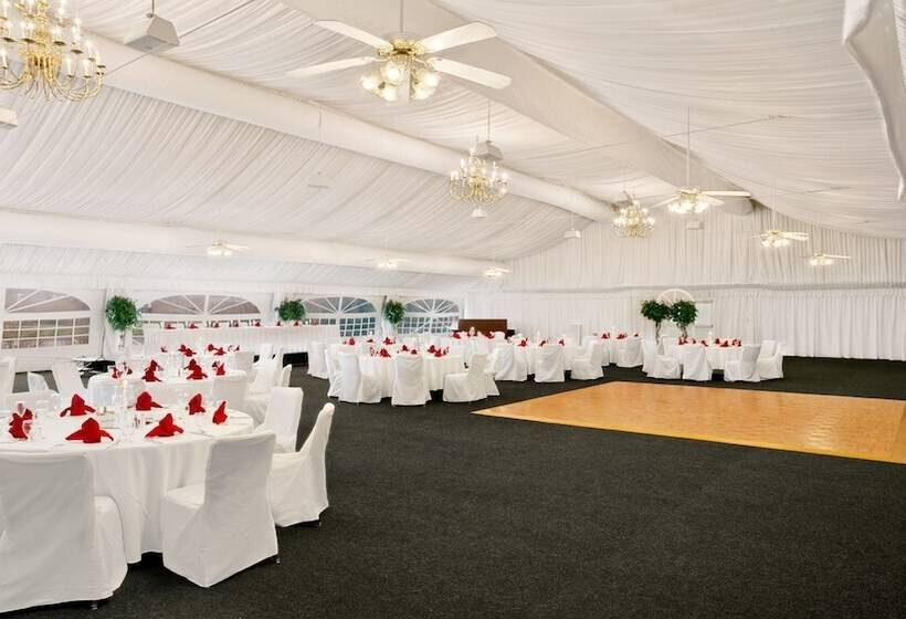 هتل Crowne Plaza Columbus North   Worthington, An Ihg