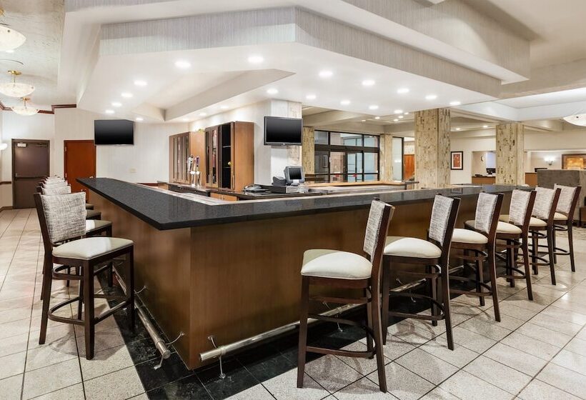 هتل Crowne Plaza Columbus North   Worthington, An Ihg