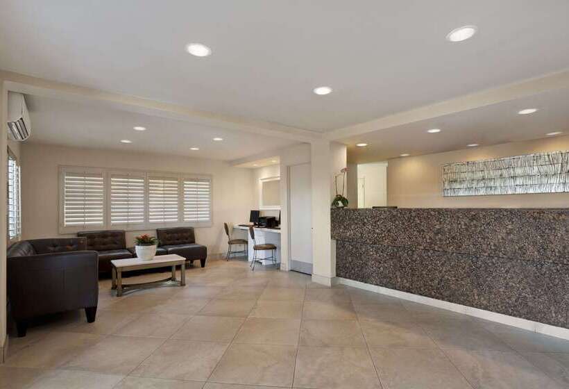 Days Inn By Wyndham San Diego Hotel Circle