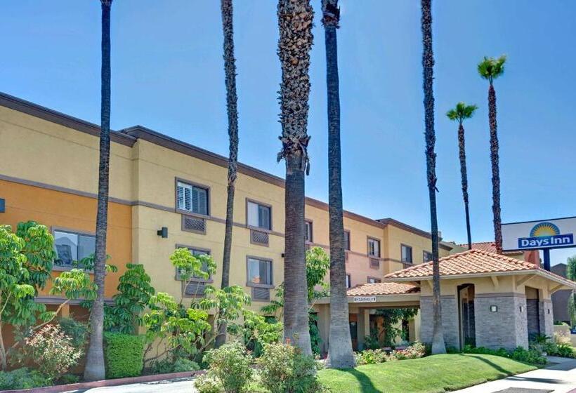 בית מלון כפרי Days Inn By Wyndham West Covina