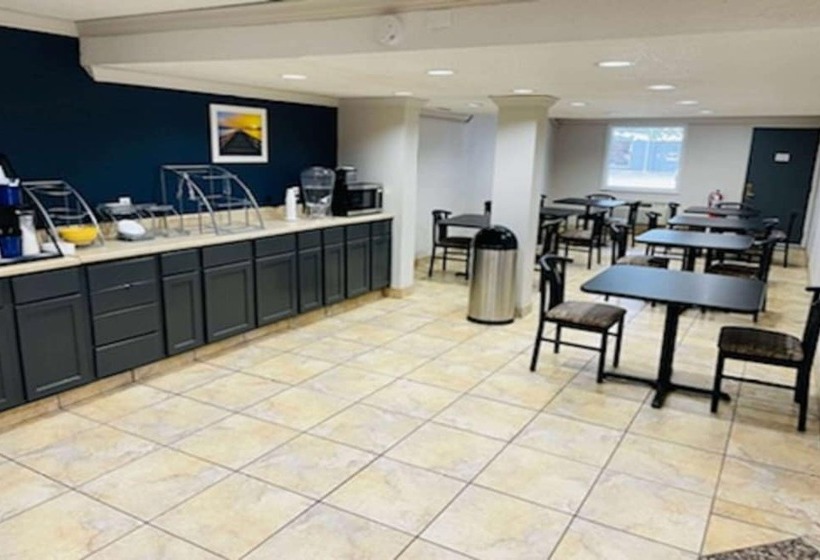 هتل Days Inn And Suites By Wyndham Port Huron