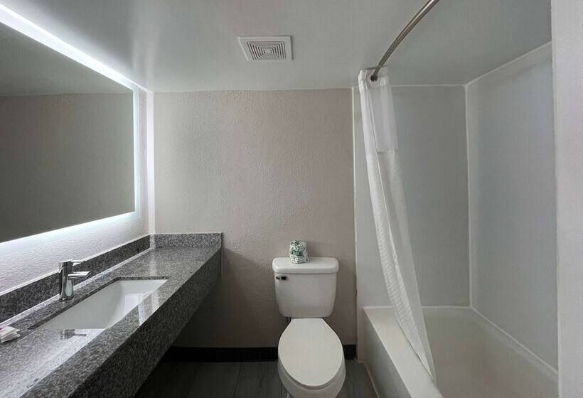 هتل Days Inn And Suites By Wyndham Port Huron