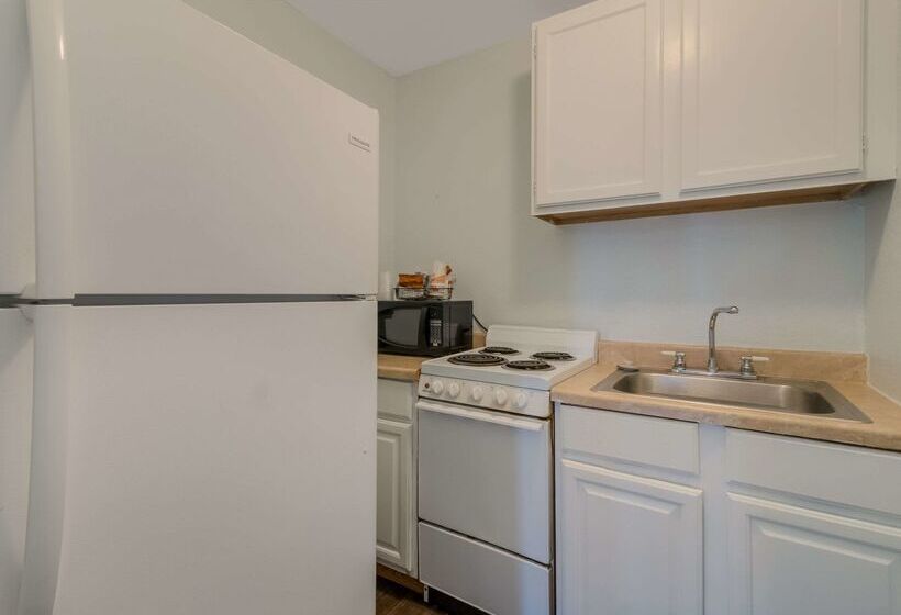 هتل Econo Lodge Inn & Suites Fulton  Rockport