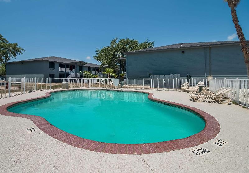 هتل Econo Lodge Inn & Suites Fulton  Rockport