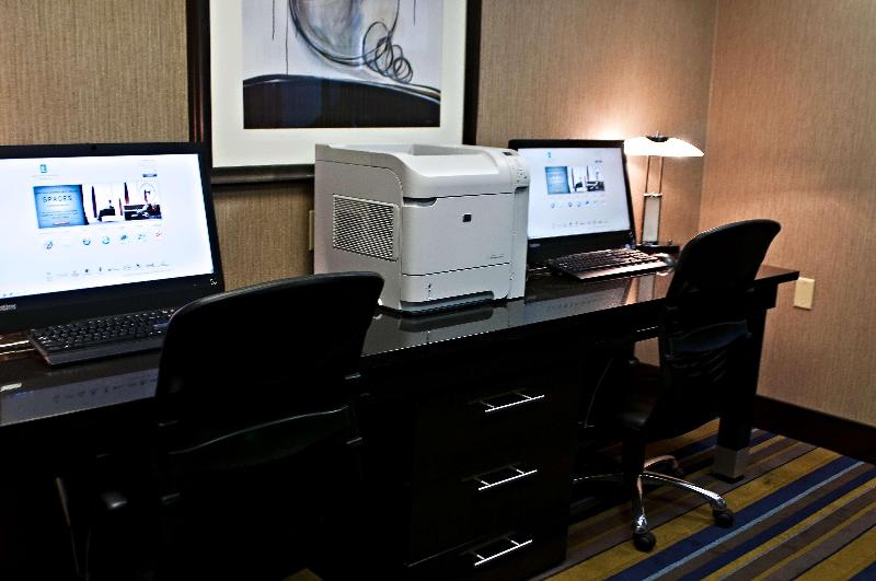 هتل Embassy Suites By Hilton St. Louis Airport