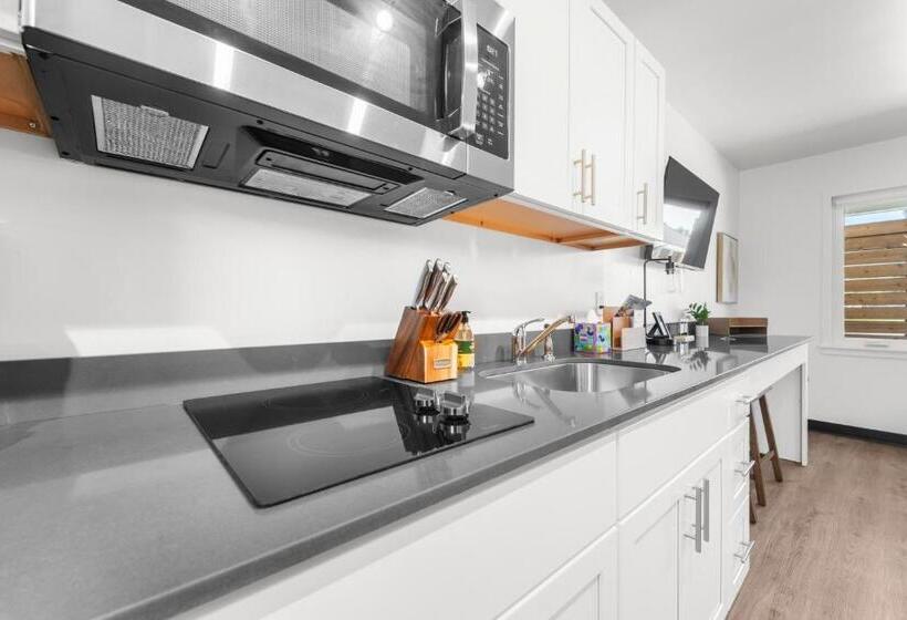 فندق Falls Edge Studios