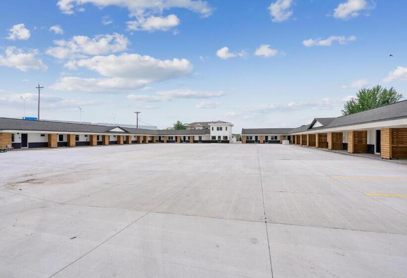 فندق Falls Edge Studios