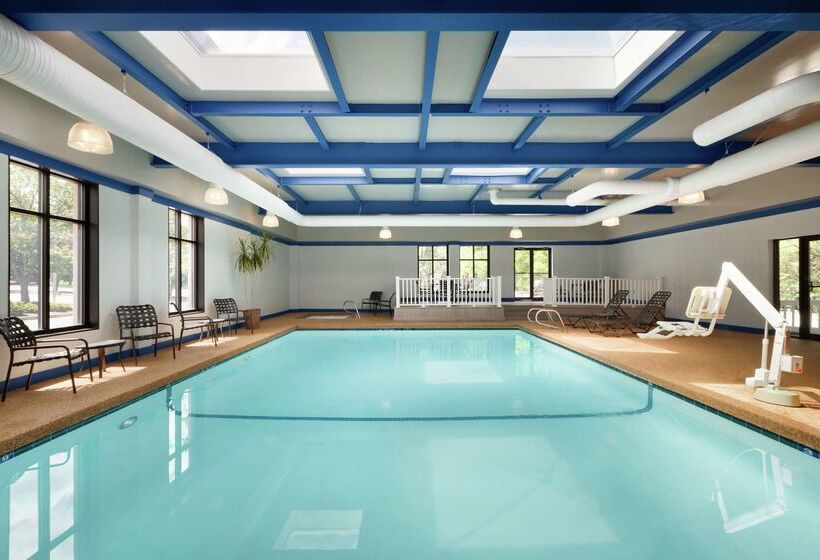 هتل Hilton Garden Inn Rochester/pittsford