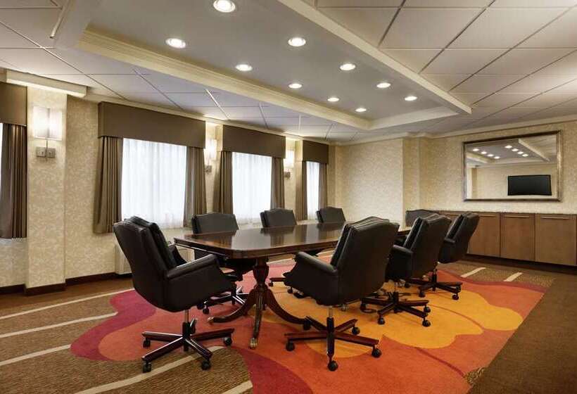 هتل Hilton Garden Inn Rochester/pittsford