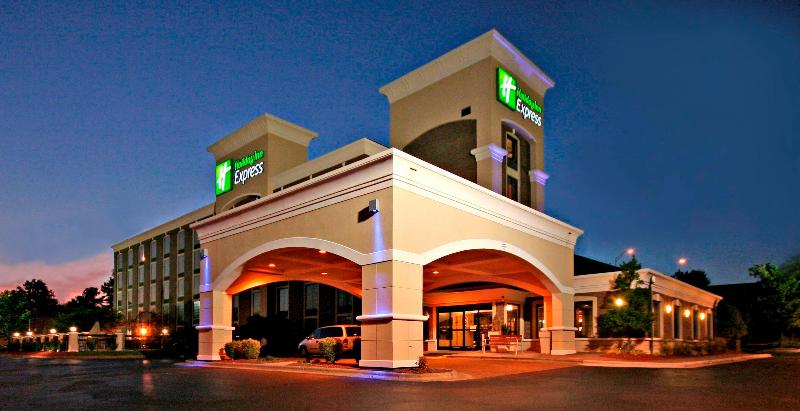 בית מלון כפרי Holiday Inn Express Winston Salem Medical Ctr Area