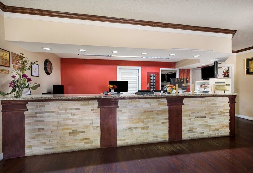 هتل Knights Inn College Station