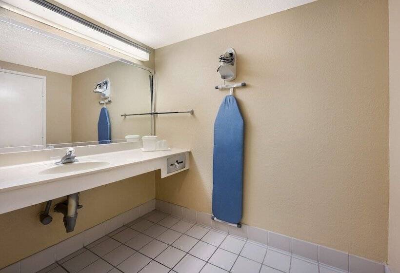 هتل Knights Inn College Station