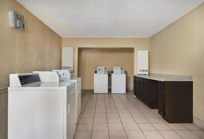 هتل Knights Inn College Station