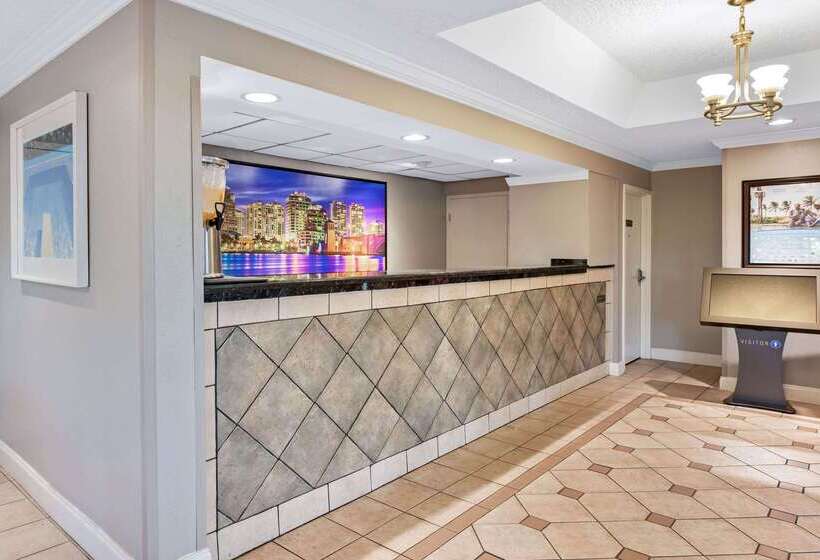 בית מלון כפרי La Quinta Inn By Wyndham West Palm Beach  Florida Turnpike