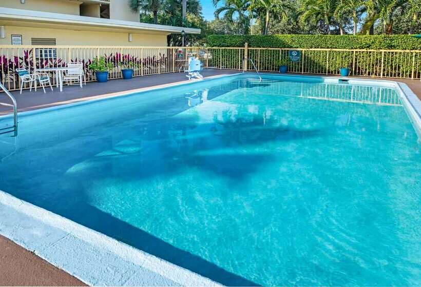 בית מלון כפרי La Quinta Inn By Wyndham West Palm Beach  Florida Turnpike