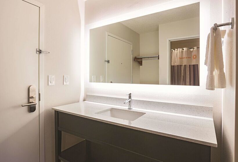 هتل La Quinta By Wyndham Atlanta Midtown   Buckhead