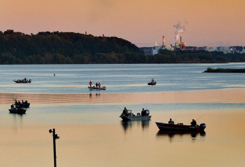 هتل Econo Lodge Manistee