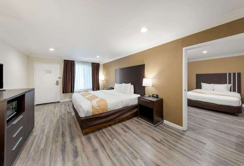 בית מלון כפרי Quality Inn Long Beach   Signal Hill