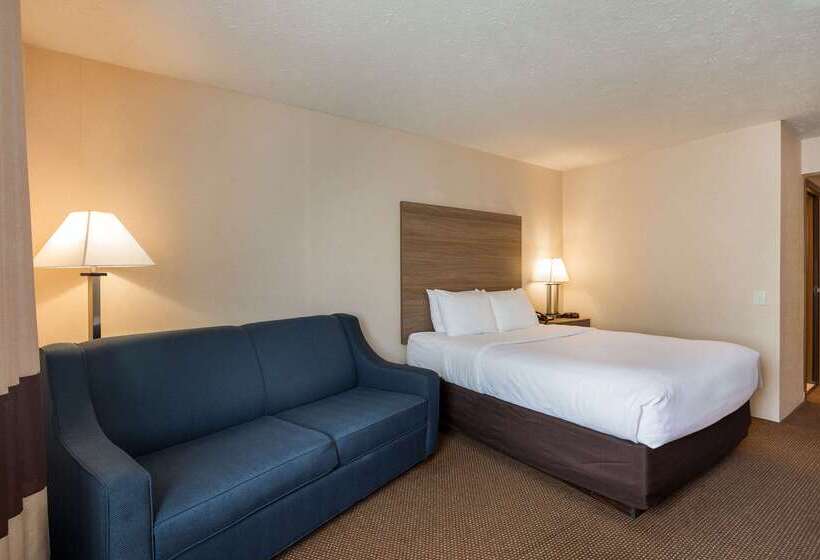 בית מלון כפרי Quality Inn Petoskey Harbor Springs