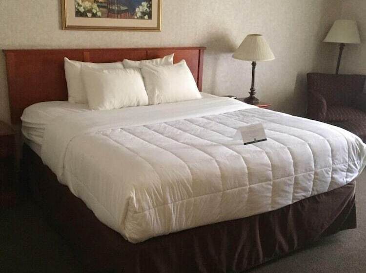 هتل Quality Inn & Suites Downtown   University Area