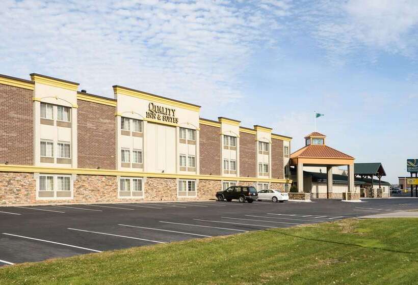 בית מלון כפרי Quality Inn & Suites Ames Conference Center Near Isu Campus