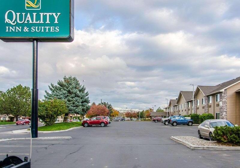 בית מלון כפרי Quality Inn & Suites
