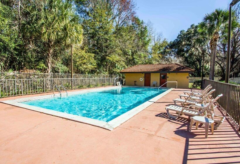 בית מלון כפרי Quality Inn Gainesville Near University