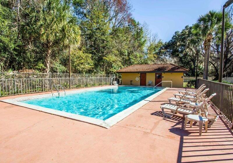 בית מלון כפרי Quality Inn Gainesville Near University