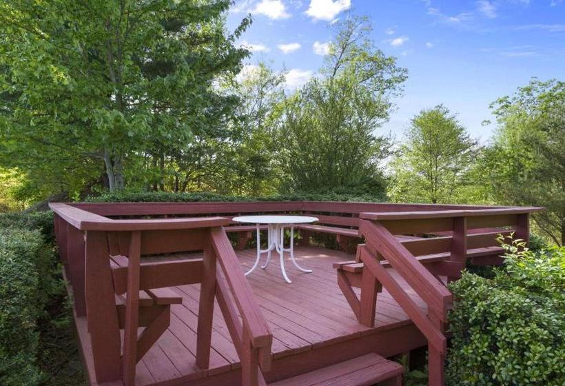 هتل Ramada By Wyndham Asheville Southeast