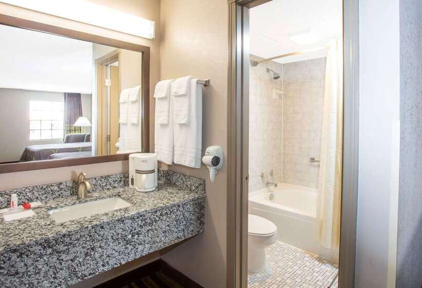 فندق Super 8 By Wyndham Springdale Ar