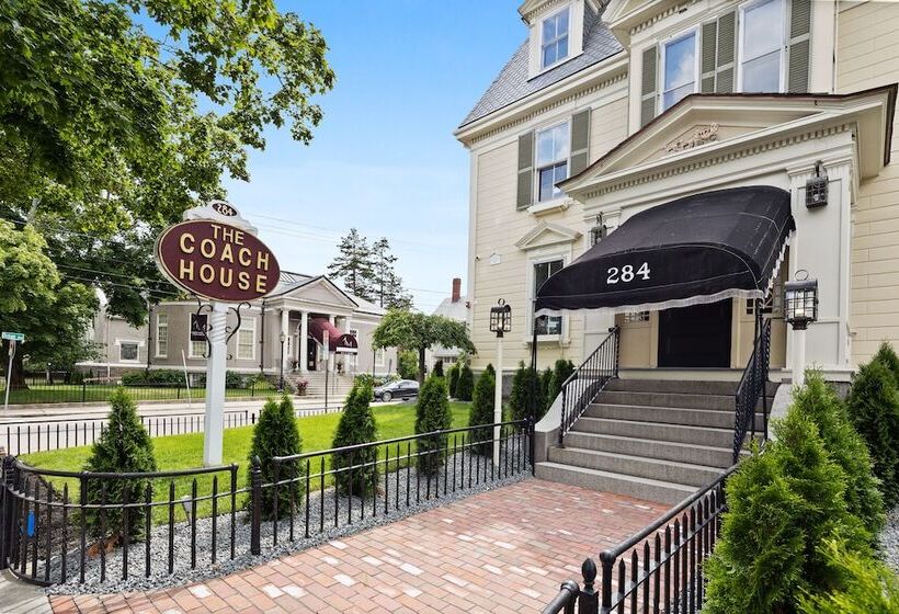 호텔 The Coach House