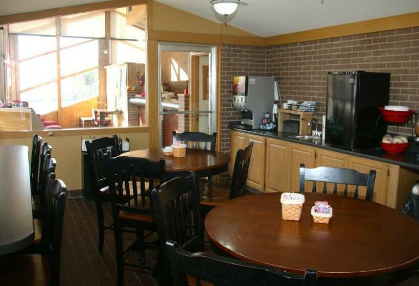 فندق Townsman Inn Larned