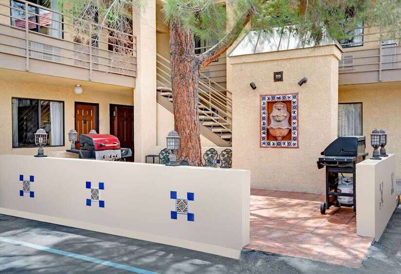 هتل Days Inn By Wyndham Las Vegas Airport Near The Strip