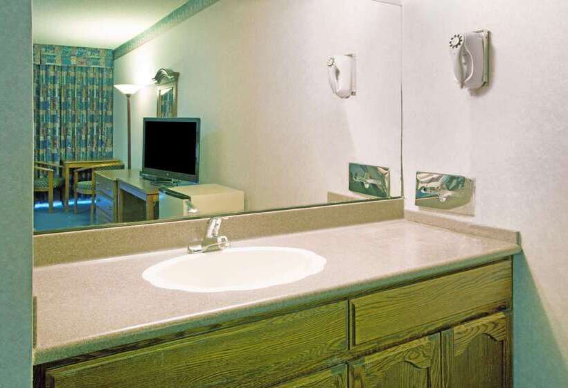فندق Travelodge By Wyndham Ocean Front