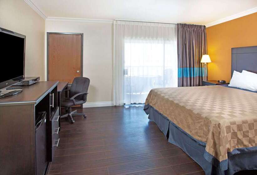 فندق Travelodge By Wyndham Ocean Front