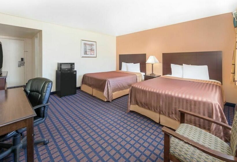 هتل Travelodge By Wyndham Dodge City