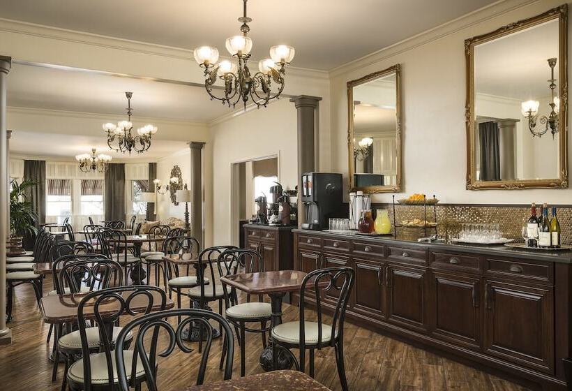 هتل Victorian Inn