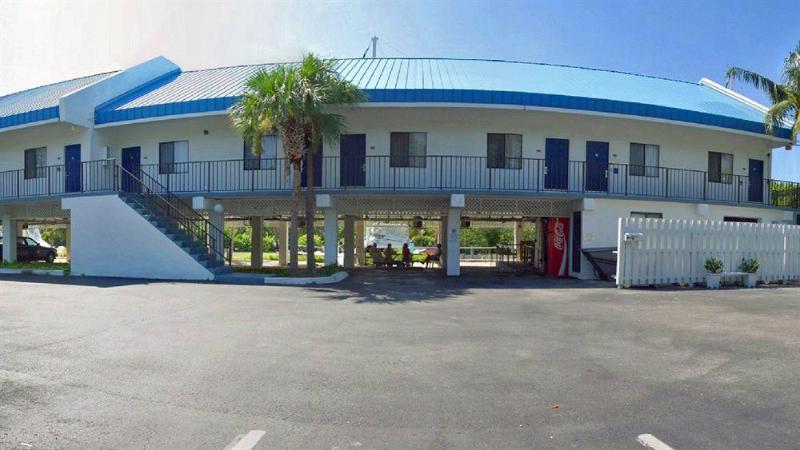 ホテル Waterside Suites & Marina