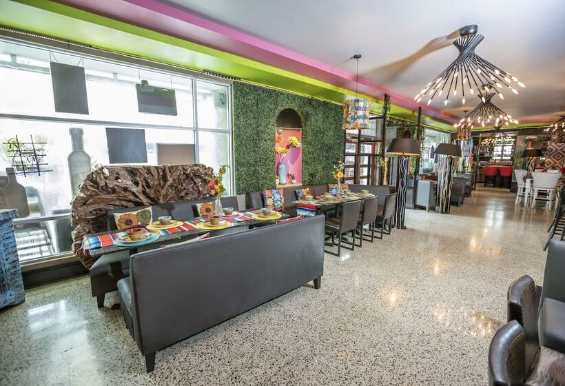 منتجع Catalina Hotel & Beach Club
