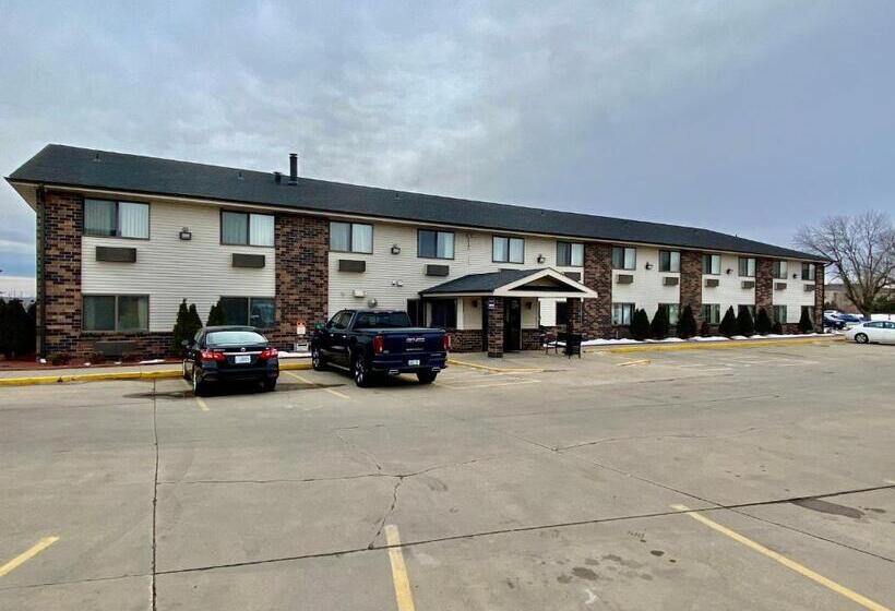 هتل American Inn Cedar Rapids South