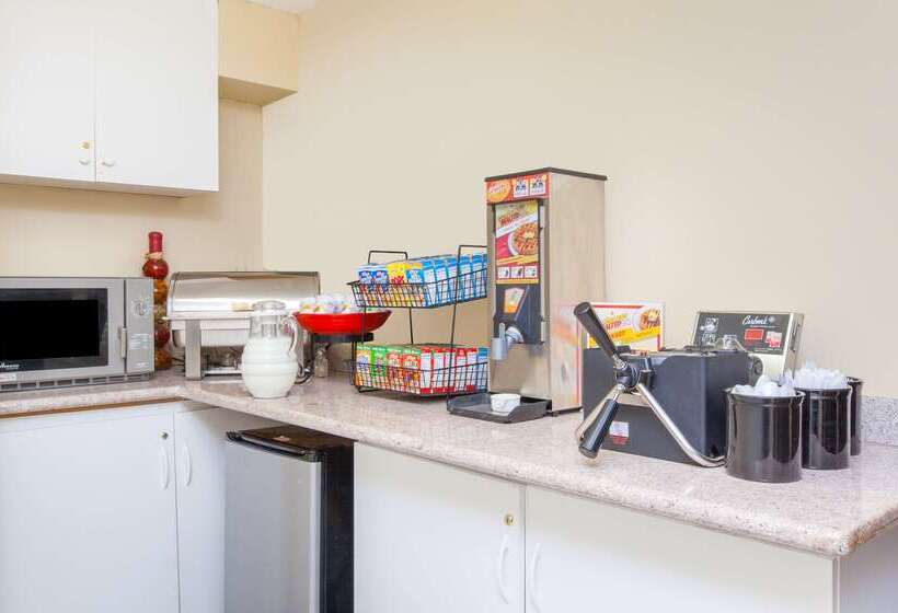 Отель Americas Best Value Inn & Suites Bakersfield Central