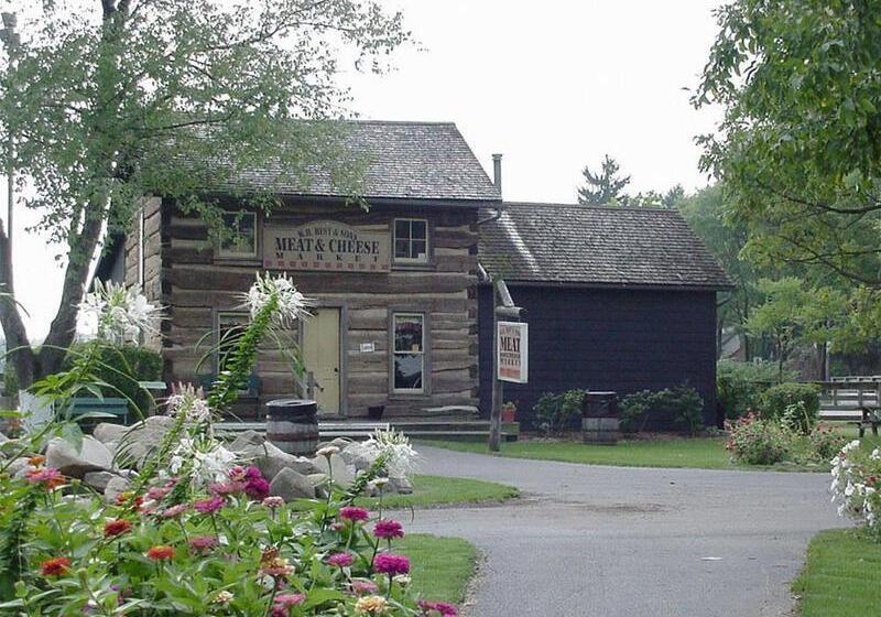 فندق Amish Inn
