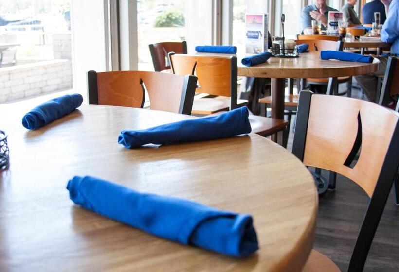 هتل Barkers Island Inn Resort & Conference Center