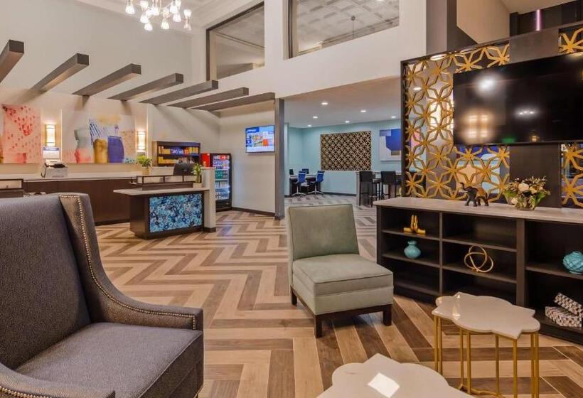 هتل Best Western Plus Landmark Inn