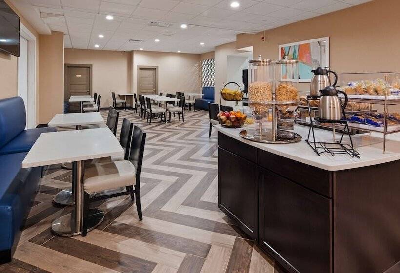 هتل Best Western Plus Landmark Inn