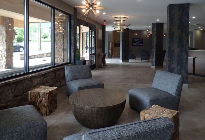 Hotel Clarion Pointe Downtown Gatlinburg