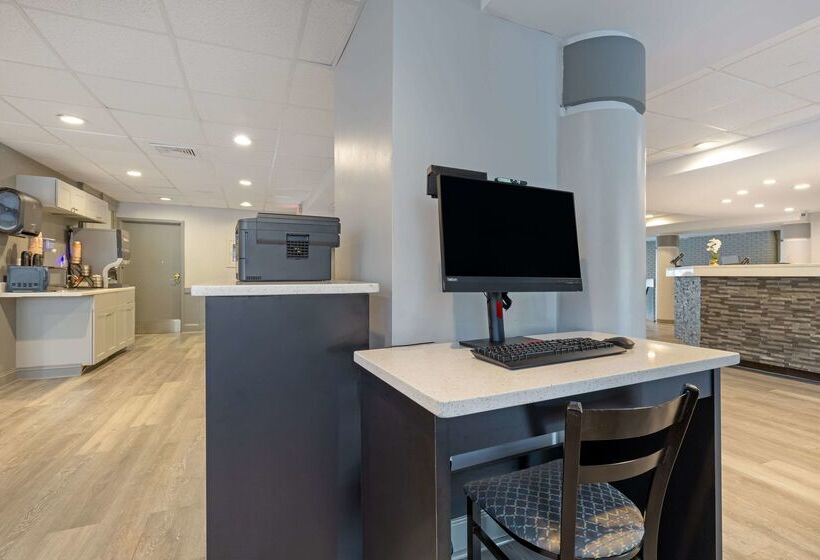 Clarion Hotel & Suites Bwi Airport North