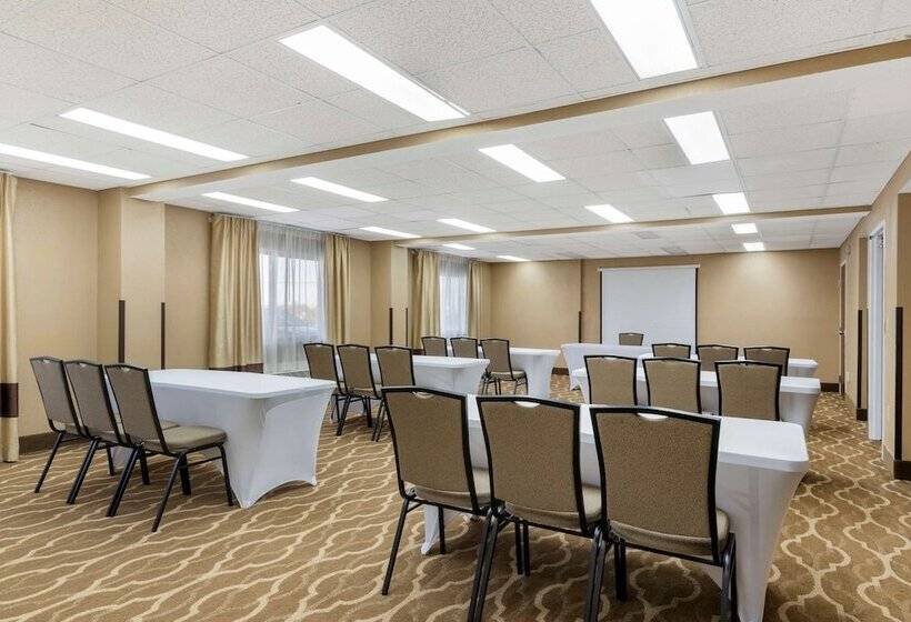 هتل Comfort Inn & Suites  Near Robins Air Force Base Main Gate